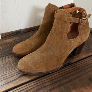 Frye Meghan Distressed Suede Ankle Shoeties